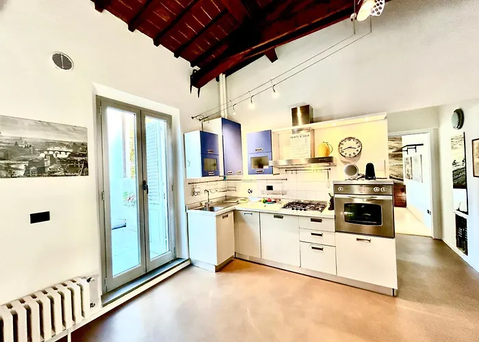 Bright House With Terrace In Santa Croce